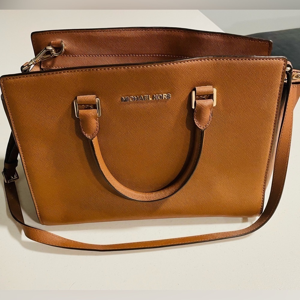 Michael Kors Selma Satchel W/Gold Hardware & Shoulder Strap